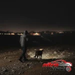نمای کناری چراغ قوه دستی شارژی مدل همه کاره با نور چند رنگ عمق قاب و پروفایل