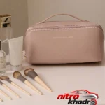 نمای جلو کیف لوازم آرایش زنانه چرم مصنوعی با زیپ طراحی و جزئیات کلیدی