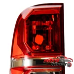 نمای بسته بندی چراغ خطر عقب تویوتا جنیون پارتس مدل 815610K150 برچسب و بسته بندی