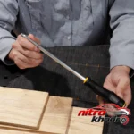 نمای جزئیات پیچ گوشتی چهارسو ضربه خور دلی با سری کروم-وانادیوم نمای نزدیک رشته ها و بافت