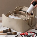 نمای جلو کیف لوازم آرایش زنانه چرم مصنوعی با زیپ طراحی و جزئیات کلیدی