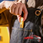نمای بسته بندی تستر دیجیتالی دلی با قابلیت تست ولتاژ AC/DC برچسب و بسته بندی
