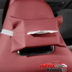 نمای جزئیات جای دستمال کاغذی خودرو چرمی با طراحی شیک پرداخت و جزئیات مواد