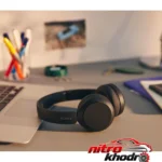 نمای در اتاق هدفون بلوتوثی سونی WH-CH520 با طراحی چرخشی و USB Type-C سبک دیواری و مرجع اندازه