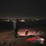 نمای جلو چراغ قوه دستی شارژی مدل همه کاره با نور چند رنگ چیدمان صفحه و نشانگرها